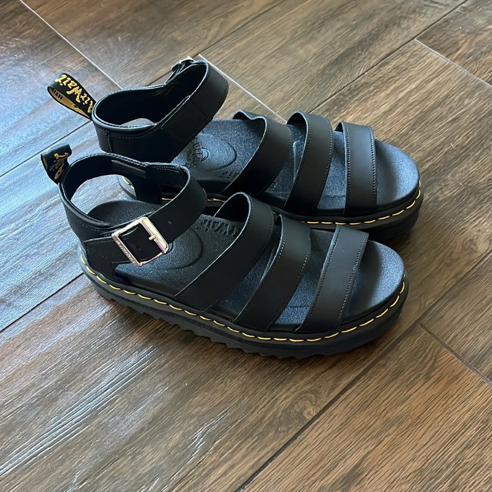 NWT DR. MARTENS BLAIRE SANDALS